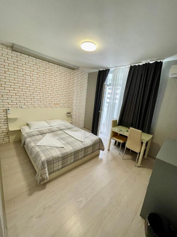 East Residence Kiev Bagian luar foto