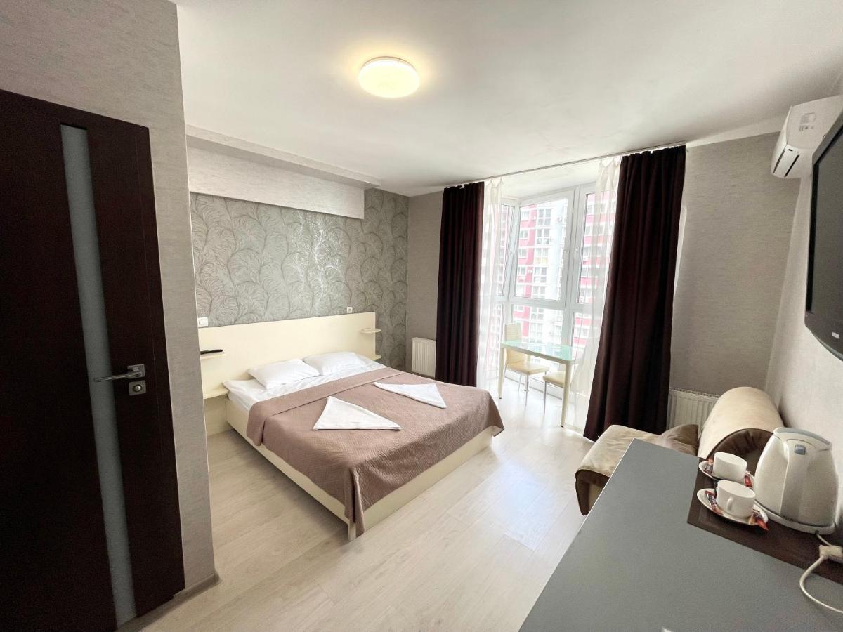 East Residence Kiev Bagian luar foto