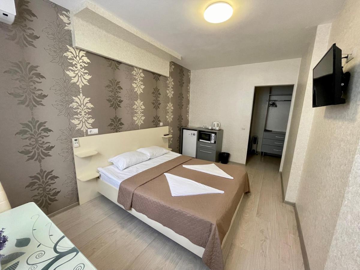 East Residence Kiev Bagian luar foto